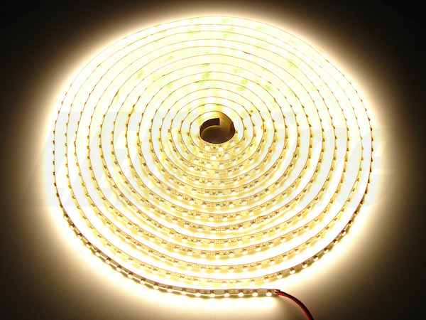 Helles 5m LED Band 48W = 4800 Lumen